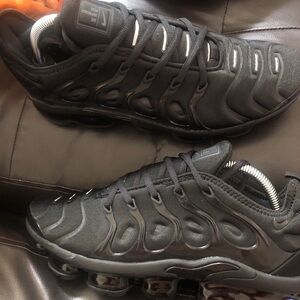 Nike Vapormax Plus triple black women’s size 7